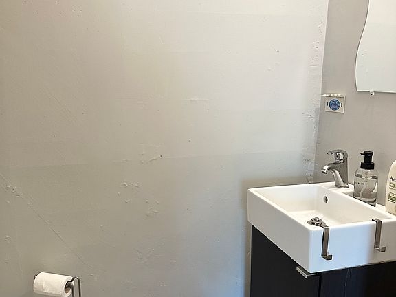 5th image of 19 Richardson St #19