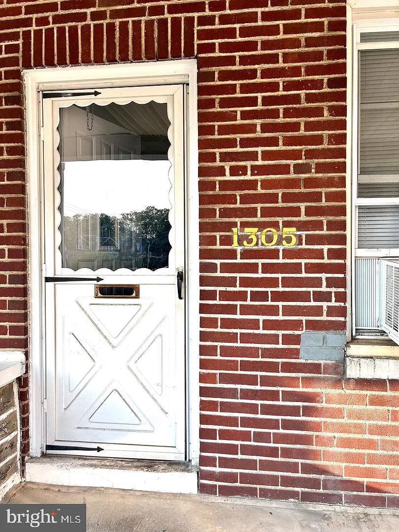 1 bed, 1.0 bath, 1324 sqft, $900 — Photo 2