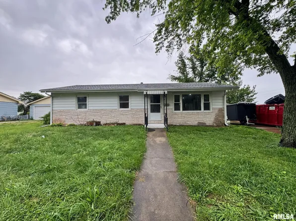 4 Fernwood Blvd, Jacksonville, IL 62650