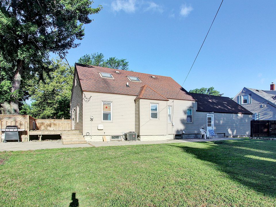 1st image of 681 Pine Ave