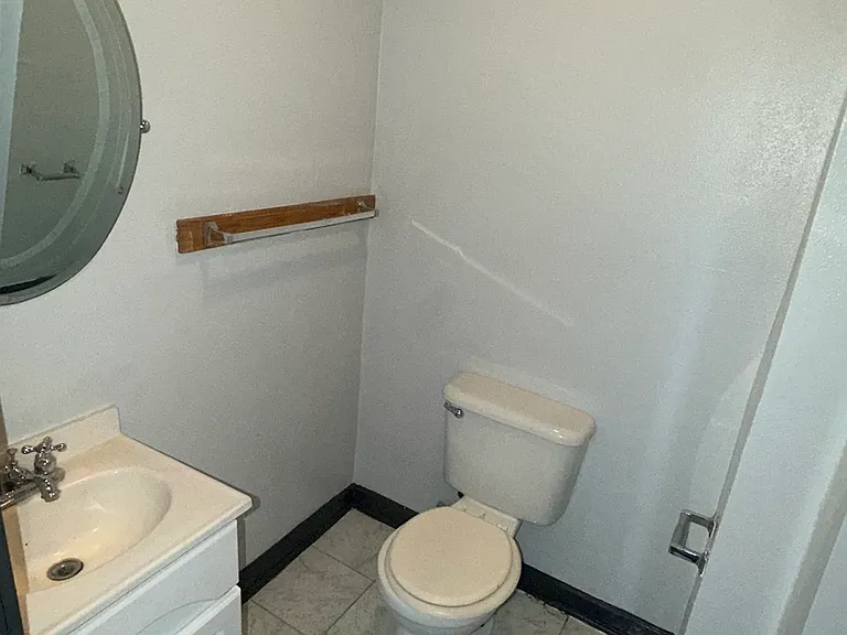1516 W Highland Ave — Photo 14