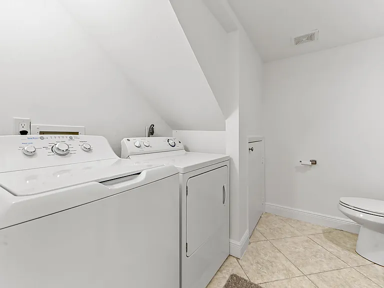 825 Center St #12A — Photo 11