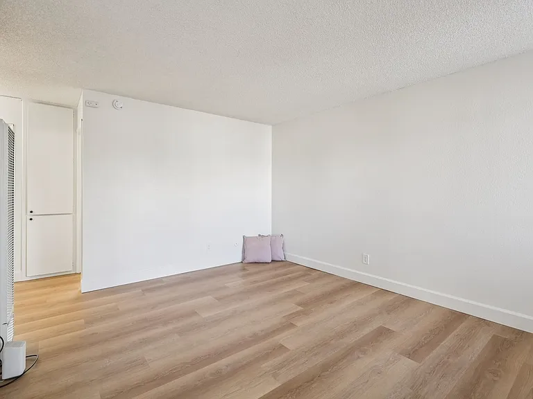 Bella Vista Apartments — Photo 65