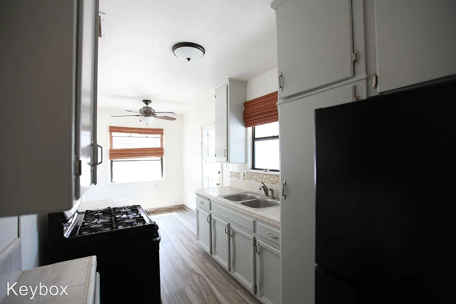 2 bed, 1100 sqft, $2,600 — Photo 3