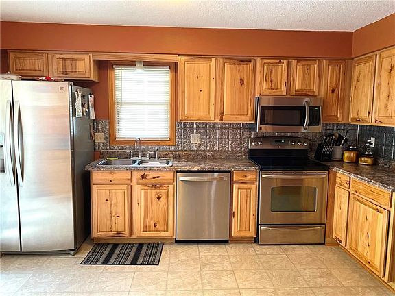 2nd image of 419 NE Grant Dr