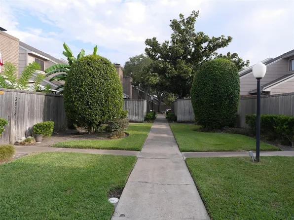 13840 Hollowgreen Dr, Houston, TX 77082