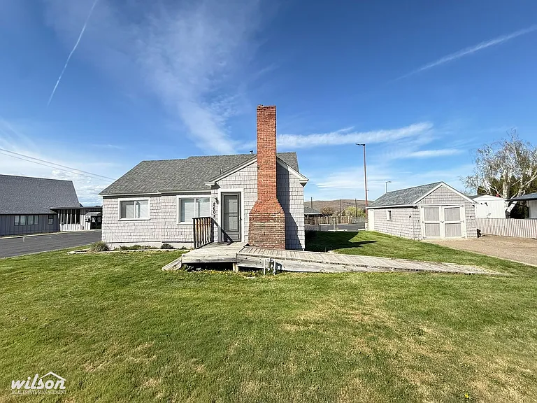 2605 W Lincoln Ave — Photo 12