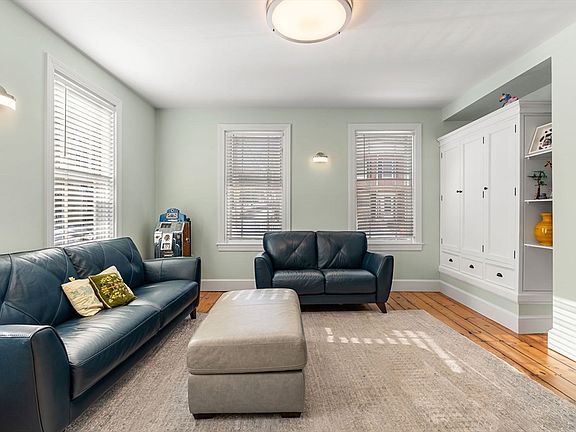 4th image of 52 Warren St