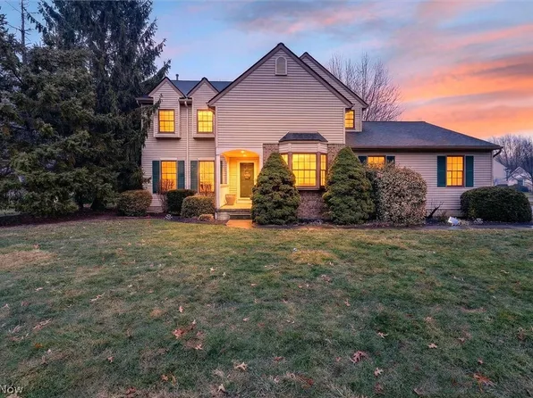 648 Landerwood Ln, Avon Lake, OH 44012
