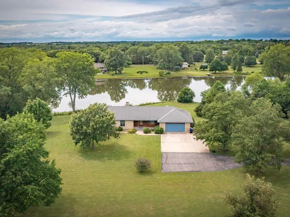 8029 SW 61st St #E, Topeka, KS 66610