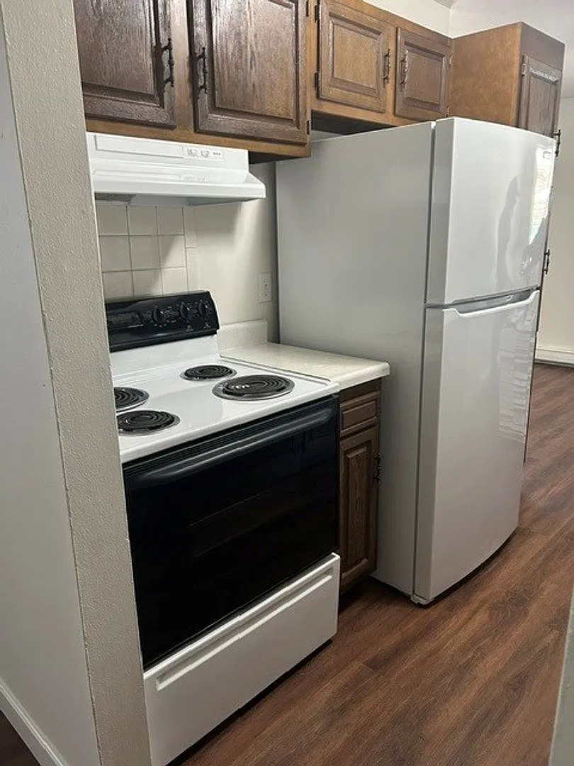 4008 89TH LLC — Photo 4