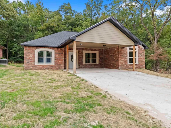 1011 E 9th St, Mount Pleasant, TX 75455