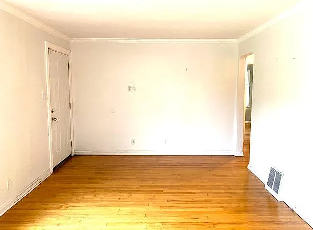 427 E Elliott Ave — Photo 4