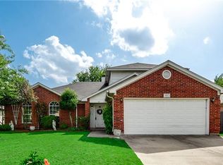 811 Yellowstone Dr, Mansfield, TX 76063