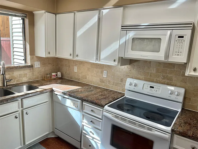 1962 Augusta Dr — Photo 8