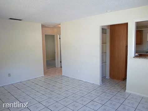 4th image of 909 Lake Palms Dr