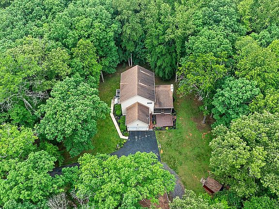 4th image of 19 Red Hill Dr