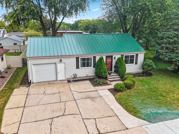 991 Suburban Dr, De Pere, WI 54115