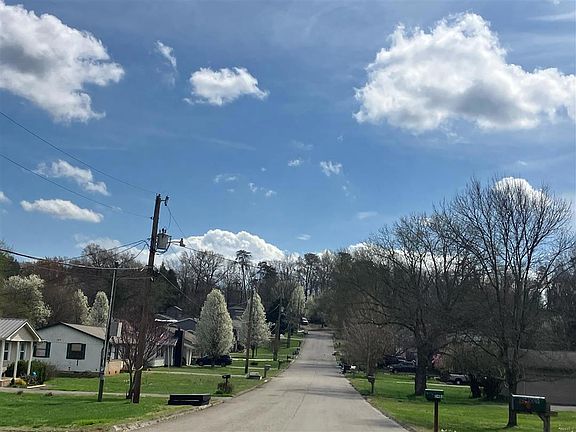 4th image of 2408 Southview Dr