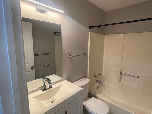 4th image of 103 Peony St SW #103