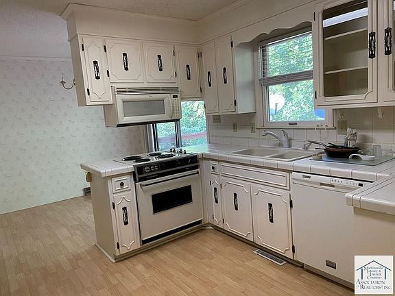 3rd image of 120 Homestead Trl