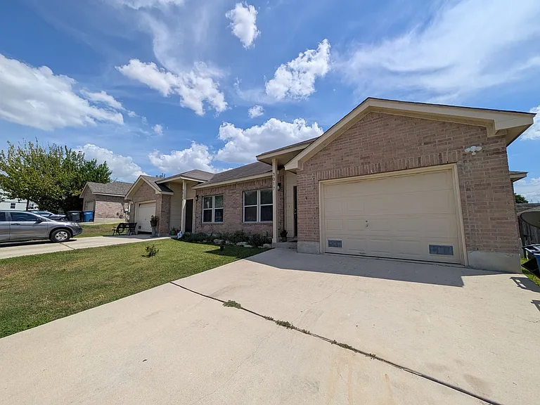3017 Lodgepole Ln — Photo 2