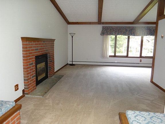 3rd image of 58 Greensview Dr