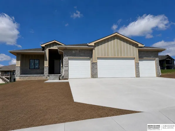 11002 S 101st St, Papillion, NE 68046