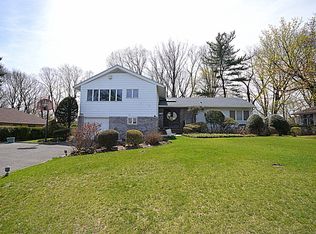 42 Olive St, Great Neck, NY 11020
