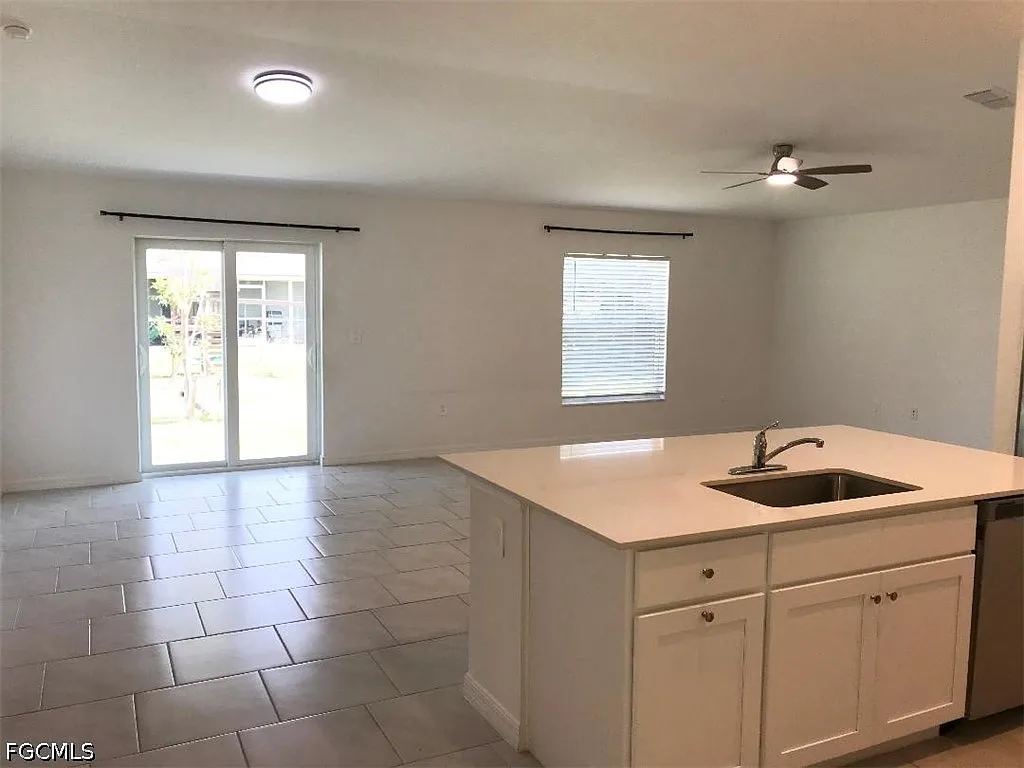 3 bed, 2.0 bath, 1556 sqft, $2,000 — Photo 2