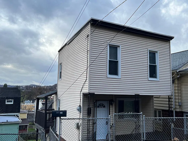 521 Ridge Ave — Photo 2