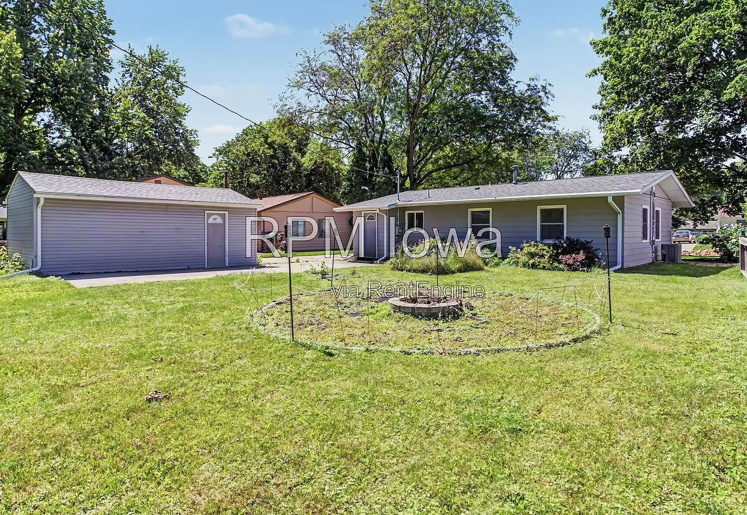 3 bed, 1.0 bath, 892 sqft, $1,545 — Photo 4