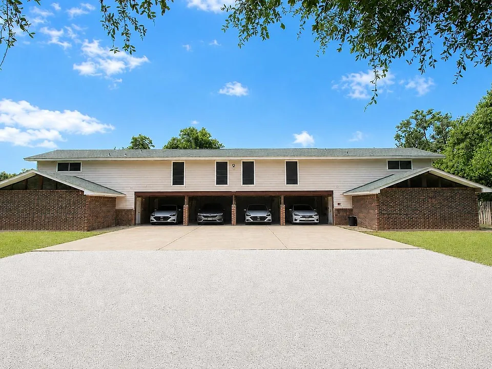 412 Breezy Ln #1