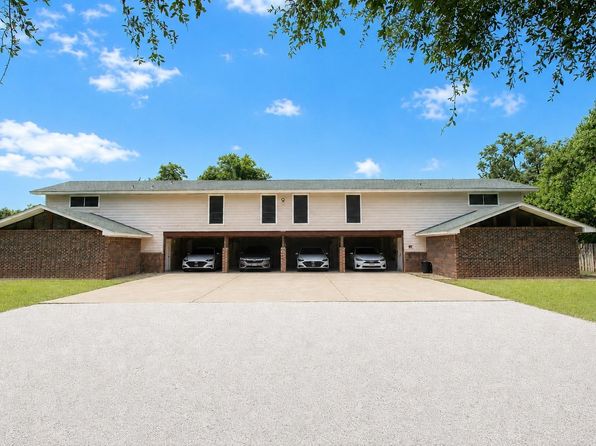 412 Breezy Ln #3, Wharton, TX