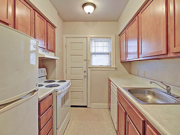 5th image of 1156 N Emporia Ave #14228445