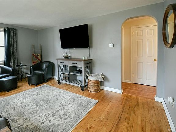 4th image of 47 Harvest Ln