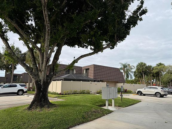4th image of 7622 N 76th Way #200