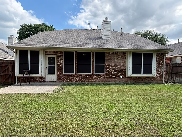 2818 Liverpool Ln — Photo 2