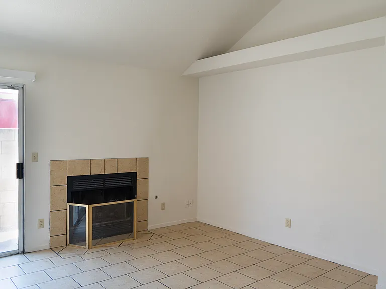7010 N Thorne Ave #102 — Photo 6