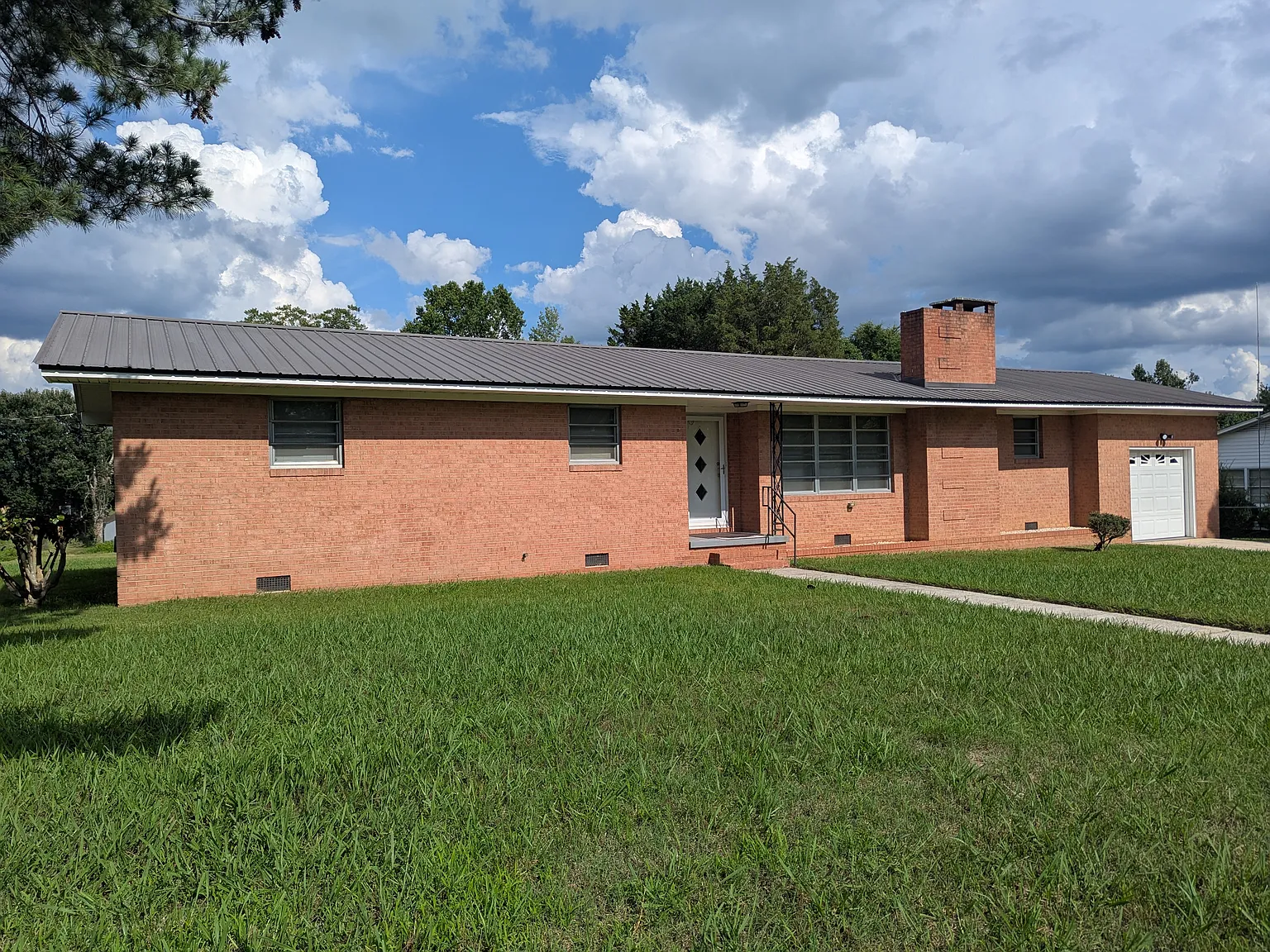 3 bed, 1.5 bath, 1440 sqft, $2,000 — Photo 3