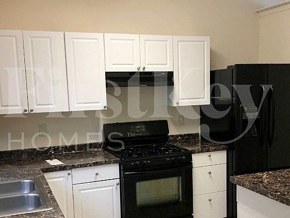 3rd image of 3090 Meadowview Ln