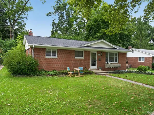 767 Center Dr, Ann Arbor, MI 48103