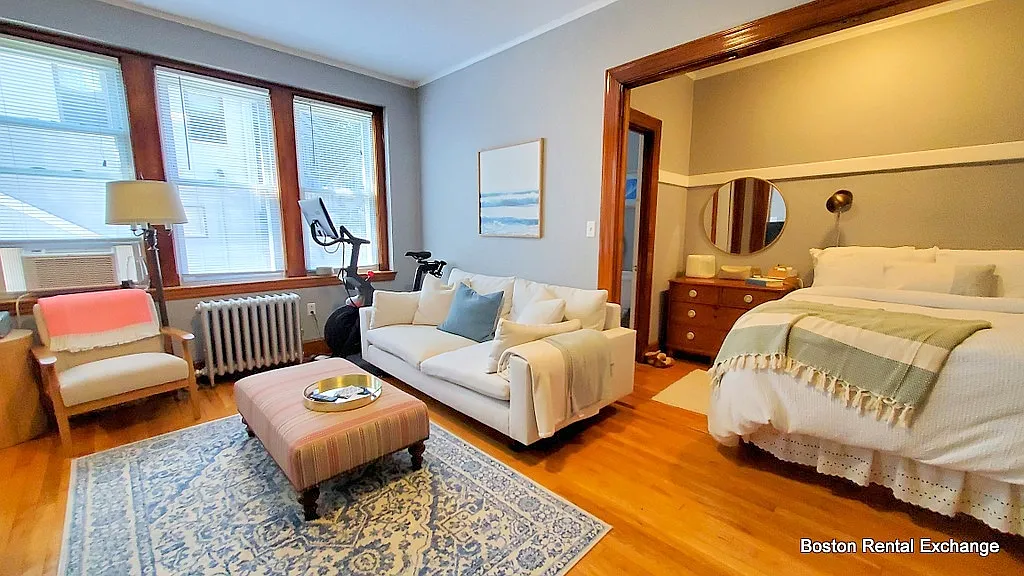 Studio, $2,200 — Photo 1