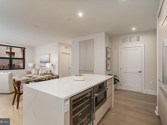 5th image of 701 Swann Ave Unit 303