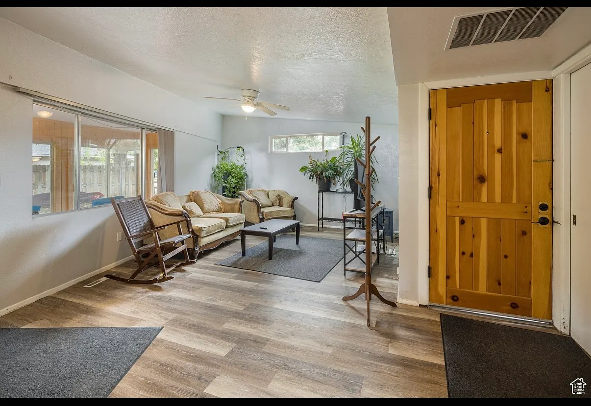 496 Juan Ct — Photo 3