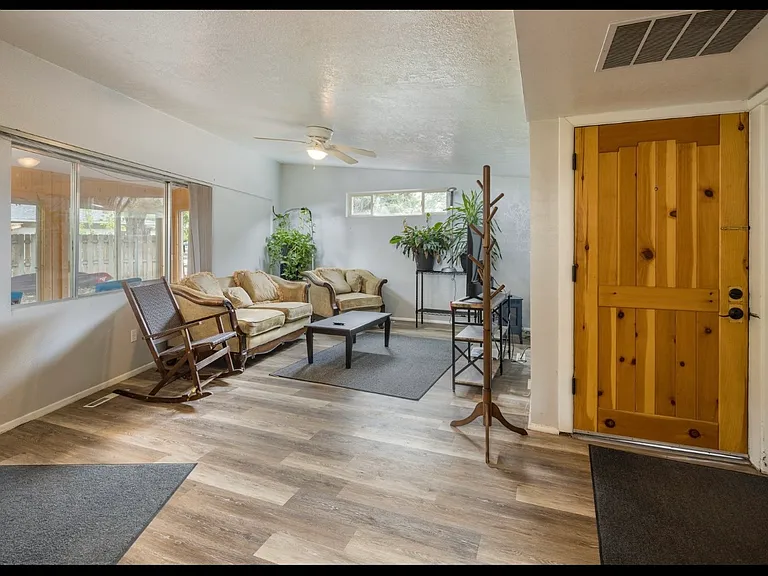 496 Juan Ct — Photo 3
