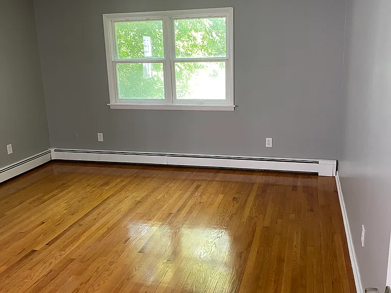 571 Morris St #1 — Photo 11