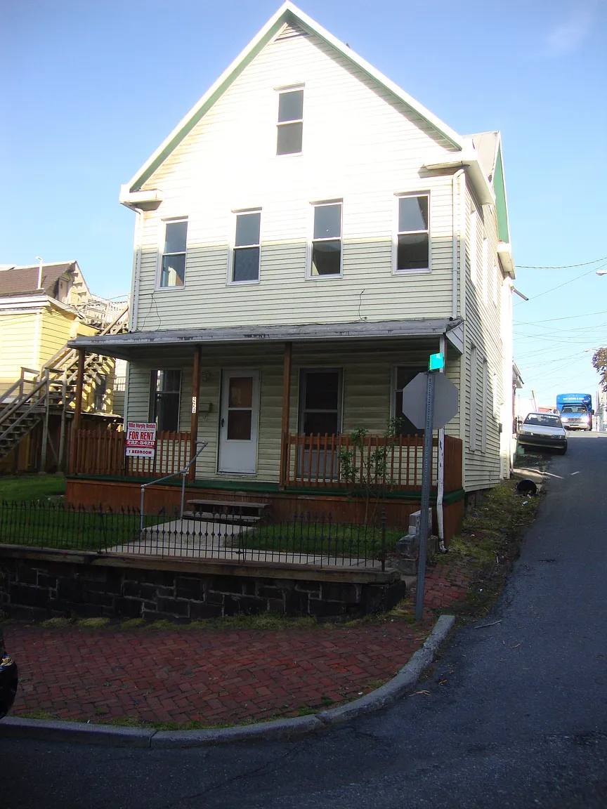 221 Walnut St photo 1