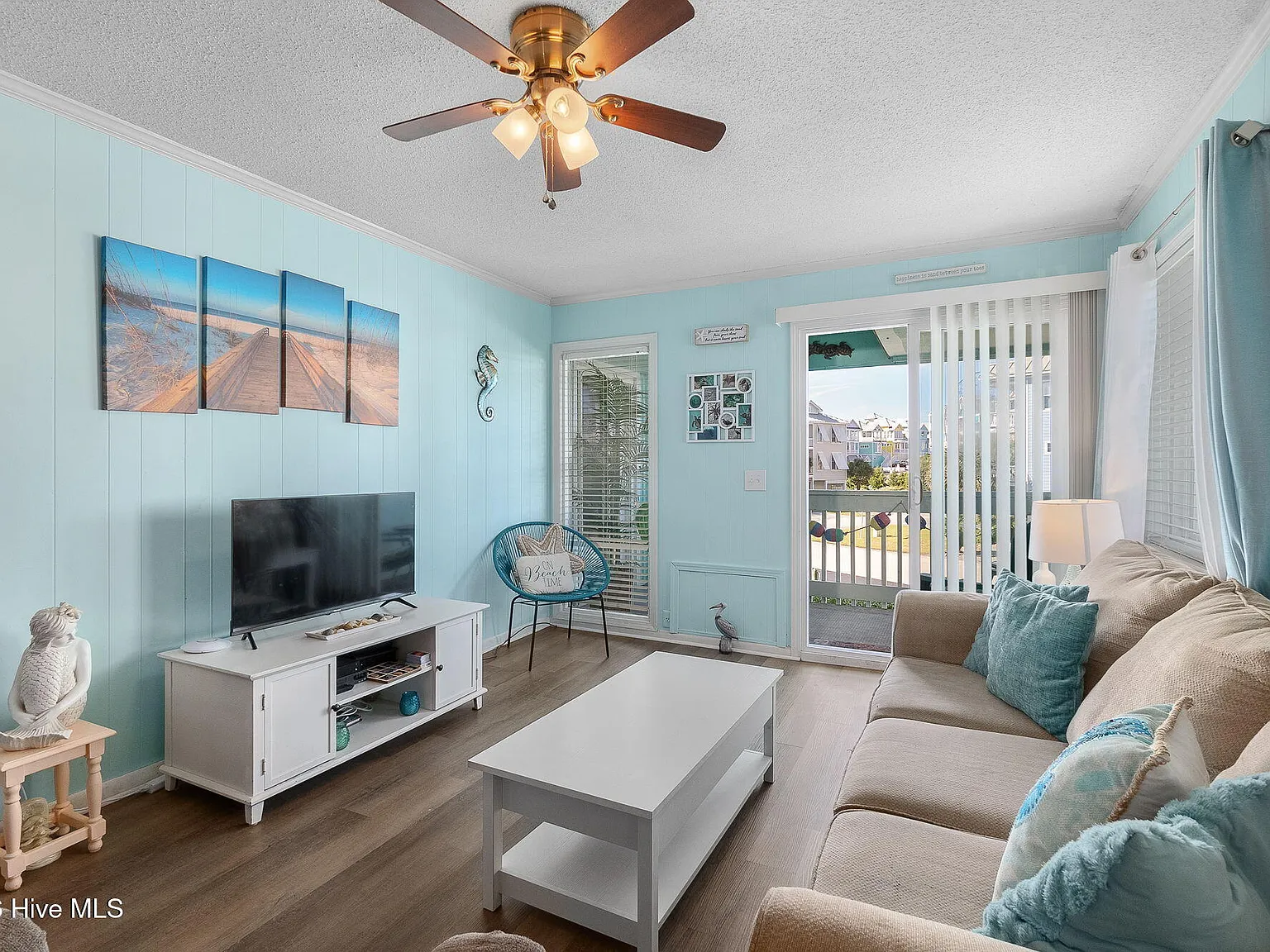 2 bed, 1.5 bath, 890 sqft, $1,550 — Photo 1