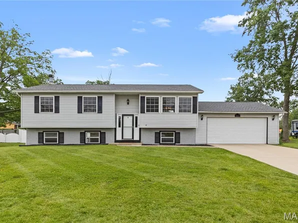 1113 Enos Ln, Godfrey, IL 62035